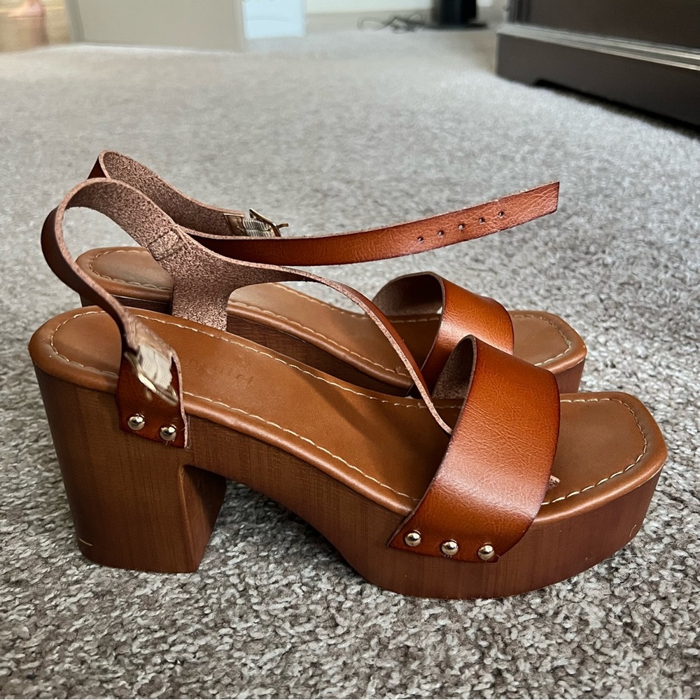 Madden Girl Women’s Danii Heeled Clog Platform Sandal